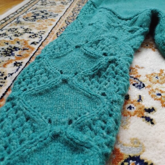 NWT Blue Green Cozy Sweater With Crocheted Sleeves - Picture 3 of 7